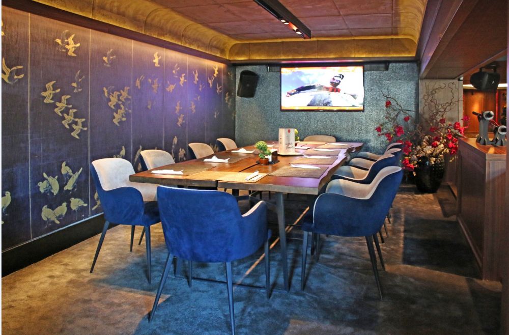 Soundproofing ceiling in SASA restaurant 