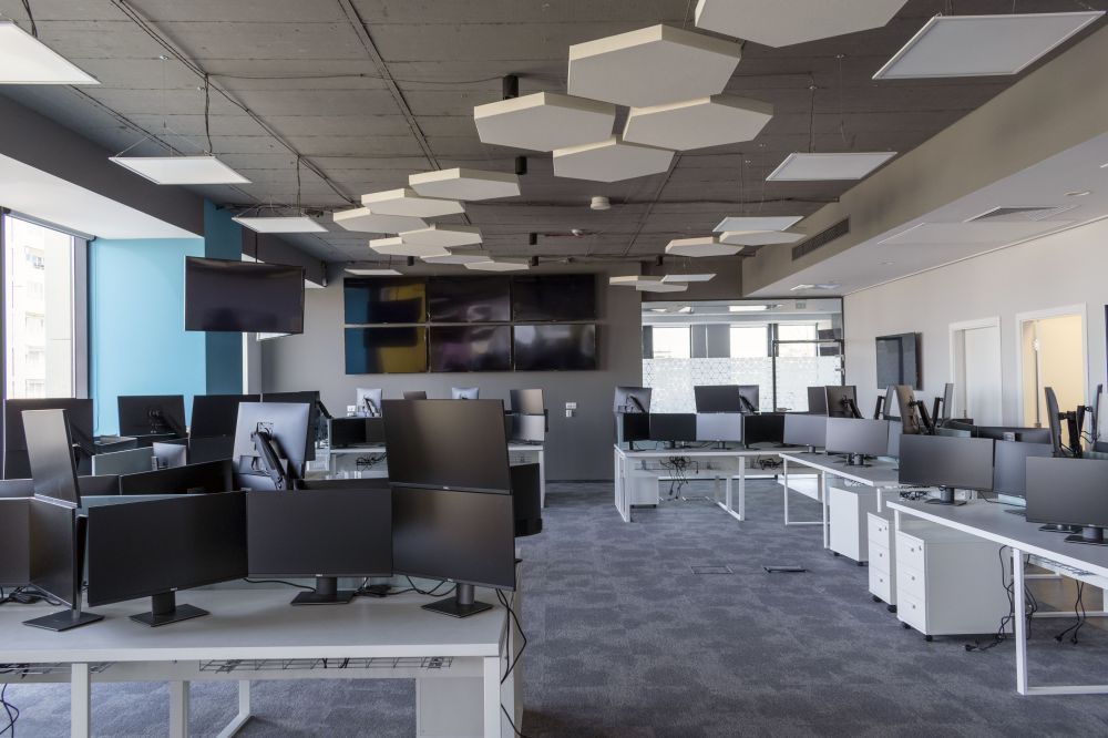 Acoustic baffles in an IT office