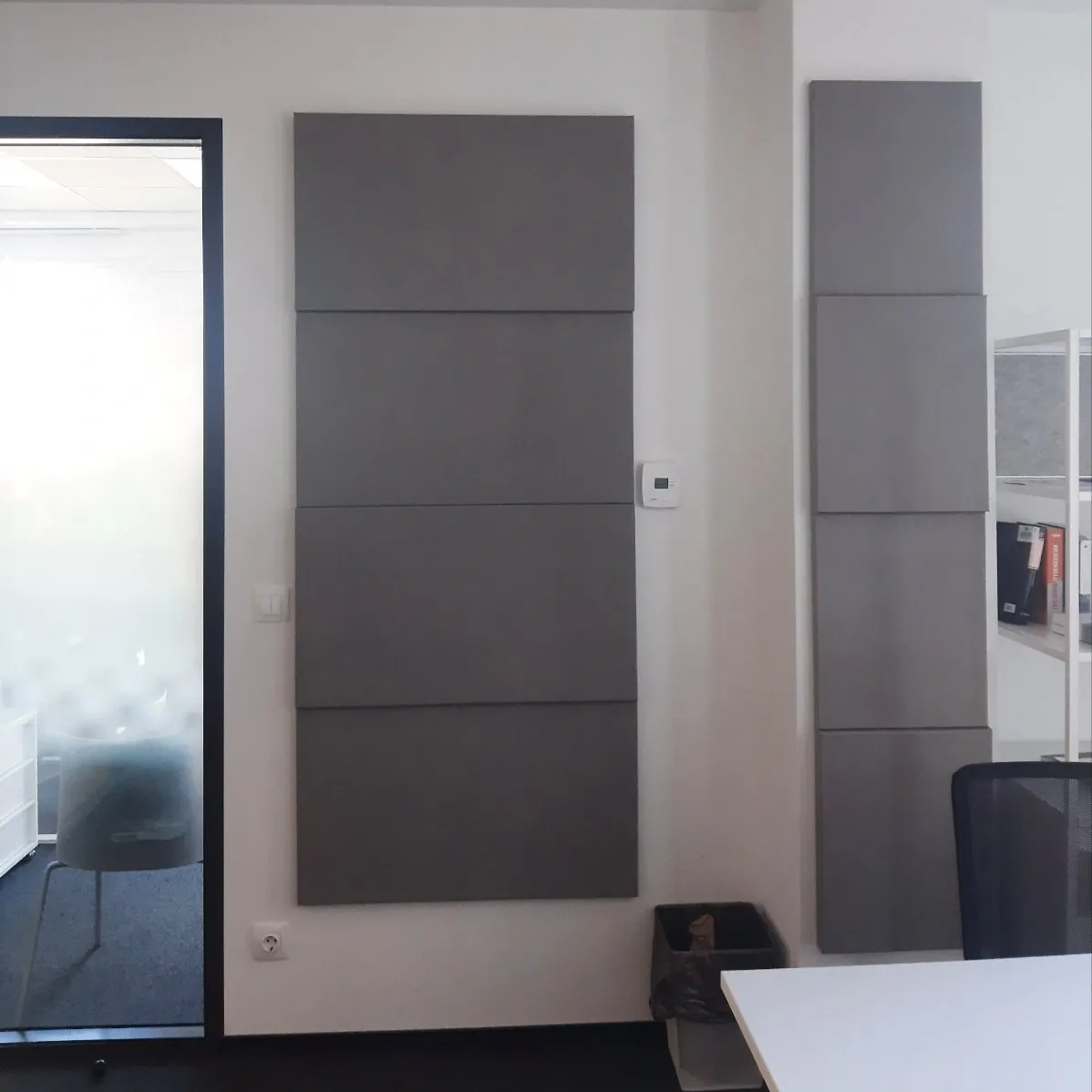 Acoustic Treatment of a Conference Room with Echo Wall
