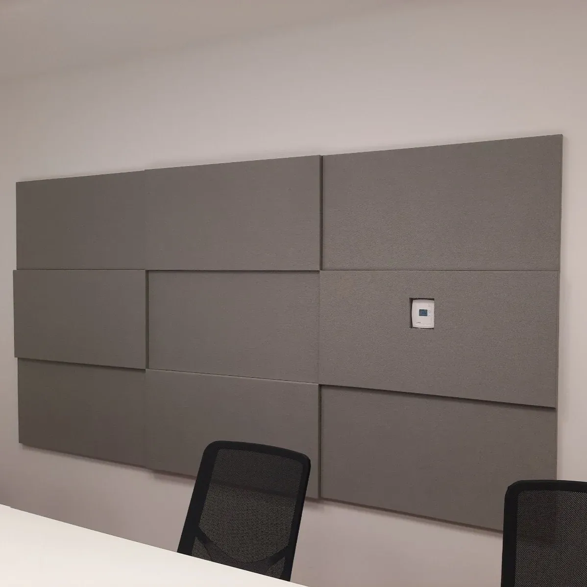 Acoustic Treatment of a Conference Room with Echo Wall