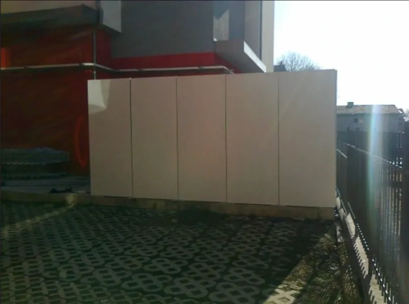 Sound insulating barrier for chillers at Billa