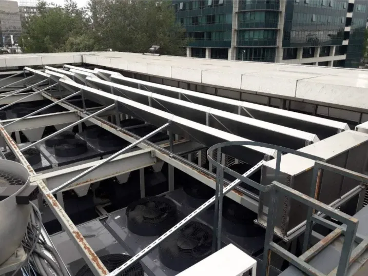Soundproofing rooftop chillers at Banca Intesa