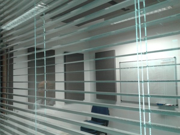 Acoustic treatment of a presentation room