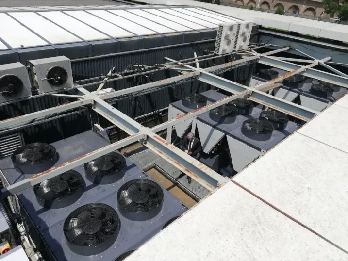 Soundproofing rooftop chillers at Banca Intesa